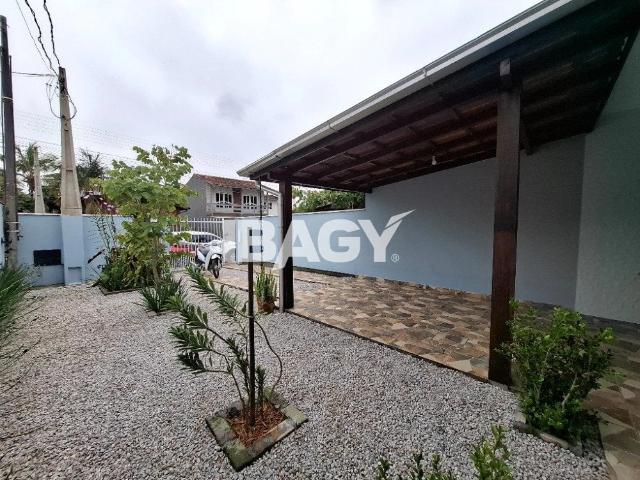 Casa / Sobrado para Locação em Biguaçu/SC Fundos 2 Quartos