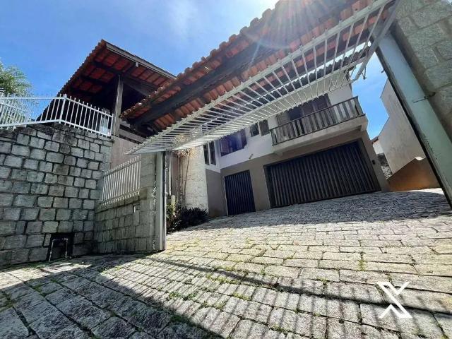 Casa / Sobrado para Locação em Blumenau/SC Água Verde 4 Quartos