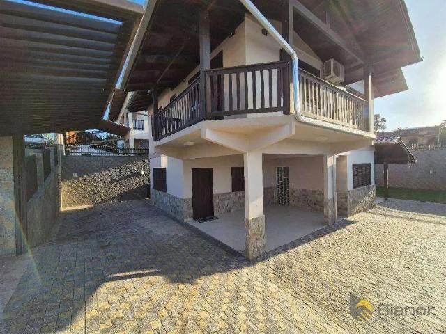 Casa / Sobrado para Locação em Blumenau/SC Água Verde 4 Quartos