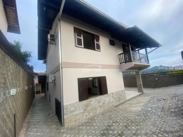 Casa / Sobrado para Locação em Blumenau/SC Água Verde 4 Quartos
