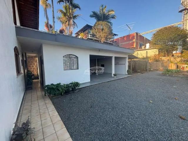 Casa / Sobrado para Locação em Blumenau/SC Badenfurt 4 Quartos