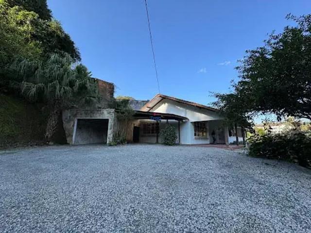 Casa / Sobrado para Locação em Blumenau/SC Bom Retiro 7 Quartos