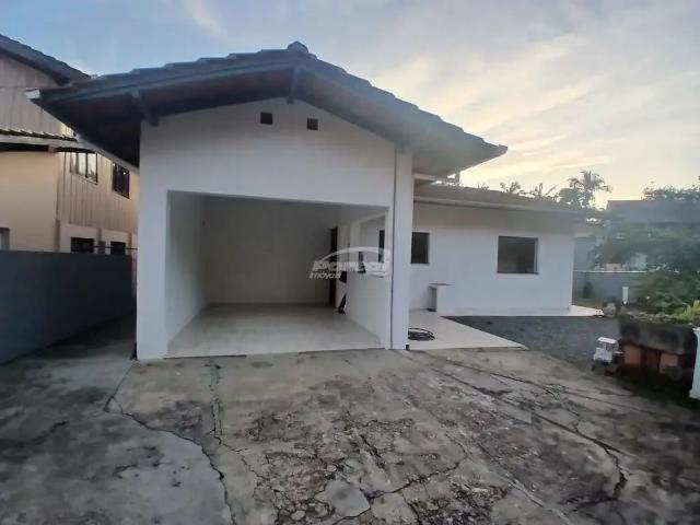 Casa / Sobrado para Locação em Blumenau/SC Do Salto 3 Quartos