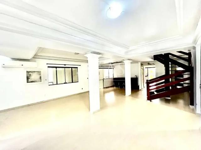 Casa / Sobrado para Locação em Blumenau/SC Ponta Aguda 5 Quartos