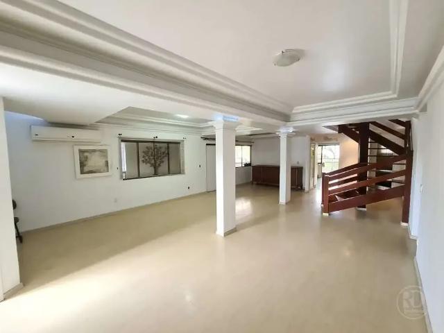 Casa / Sobrado para Locação em Blumenau/SC Ponta Aguda 5 Quartos