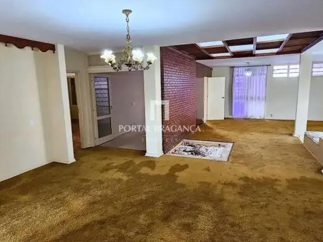 Casa / Sobrado para Locação em Bragança Paulista/SP Centro 4 Quartos