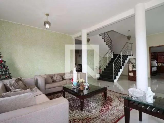 Casa / Sobrado para Locação em Brasília/DF Águas Claras 6 Quartos