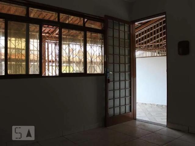 Casa / Sobrado para Locação em Brasília/DF Guará I 2 Quartos