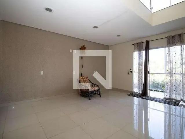 Casa / Sobrado para Locação em Brasília/DF Guará I 6 Quartos