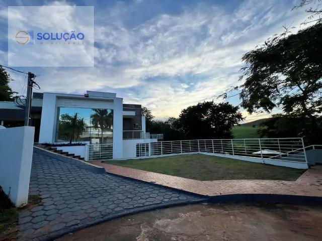 Casa / Sobrado para Locação em Governador Valadares/MG Retiro dos Lagos 5 Quartos