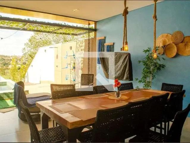 Casa / Sobrado para Locação em Goiânia/GO Alphaville Araguaia 3 Quartos
