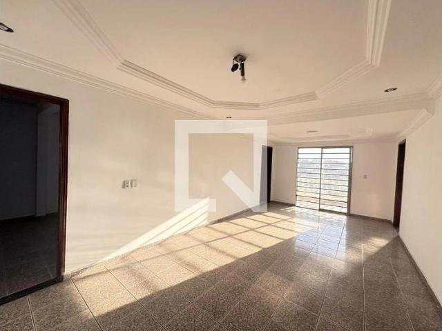 Casa / Sobrado para Locação em Goiânia/GO Jardim Planalto 5 Quartos