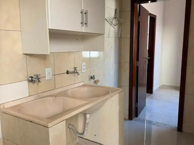 Casa / Sobrado para Locação em Goiânia/GO Jardins Madri 4 Quartos