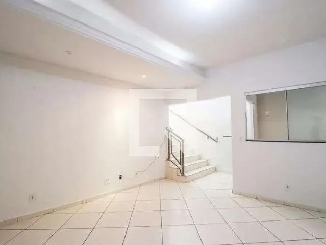 Casa / Sobrado para Locação em Goiânia/GO Parque Industrial Paulista 4 Quartos