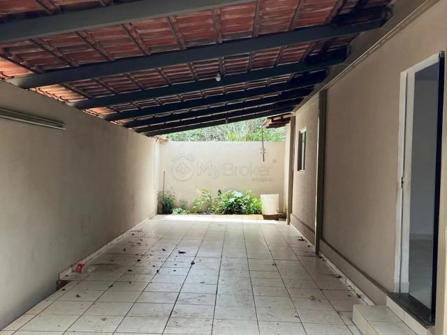 Casa / Sobrado para Locação em Goiânia/GO Santa Genoveva 3 Quartos