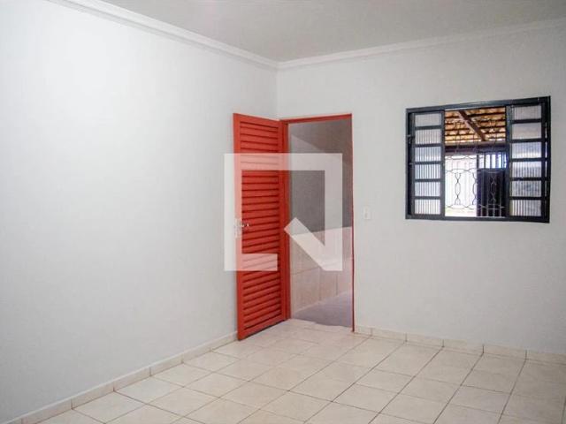 Casa / Sobrado para Locação em Goiânia/GO Setor Negrão de Lima 2 Quartos