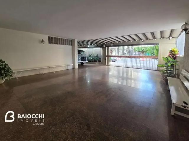 Casa / Sobrado para Locação em Goiânia/GO Setor Oeste 5 Quartos