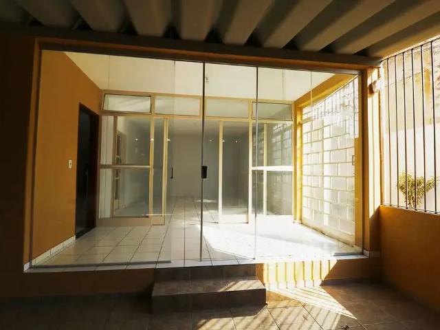 Casa / Sobrado para Locação em Goiânia/GO Setor Bueno 3 Quartos