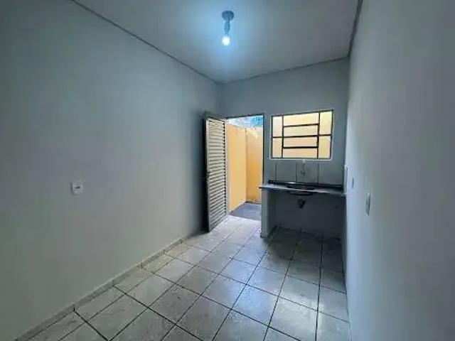Casa / Sobrado para Locação em Goiânia/GO Setor Castelo Branco 2 Quartos