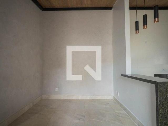 Casa / Sobrado para Locação em Goiânia/GO Setor Castelo Branco 3 Quartos