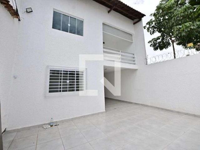 Casa / Sobrado para Locação em Goiânia/GO Setor Castelo Branco 3 Quartos