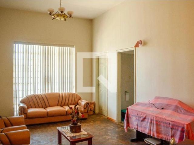 Casa / Sobrado para Locação em Goiânia/GO Setor Central 3 Quartos