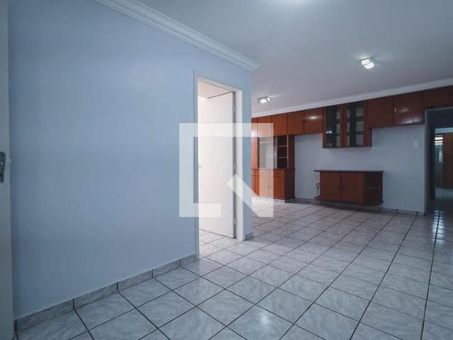 Casa / Sobrado para Locação em Goiânia/GO Setor Coimbra 3 Quartos