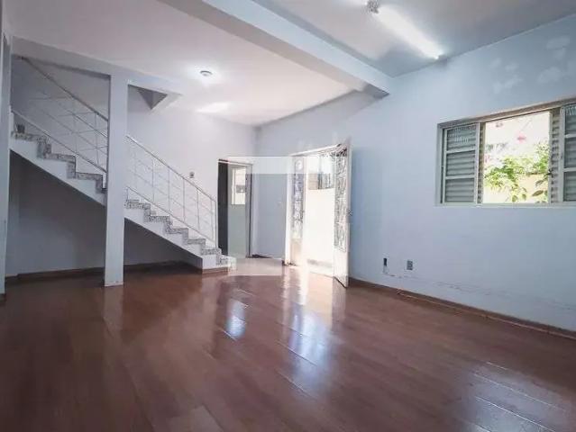 Casa / Sobrado para Locação em Goiânia/GO Setor Coimbra 3 Quartos