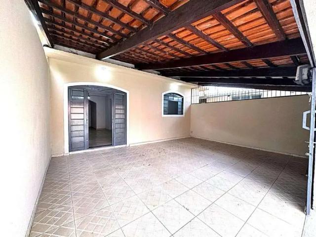 Casa / Sobrado para Locação em Goiânia/GO Setor Coimbra 4 Quartos