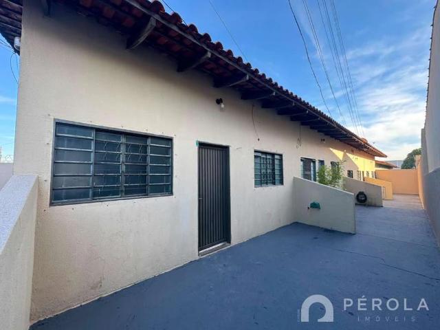 Casa / Sobrado para Locação em Goiânia/GO Vila Lucy 2 Quartos