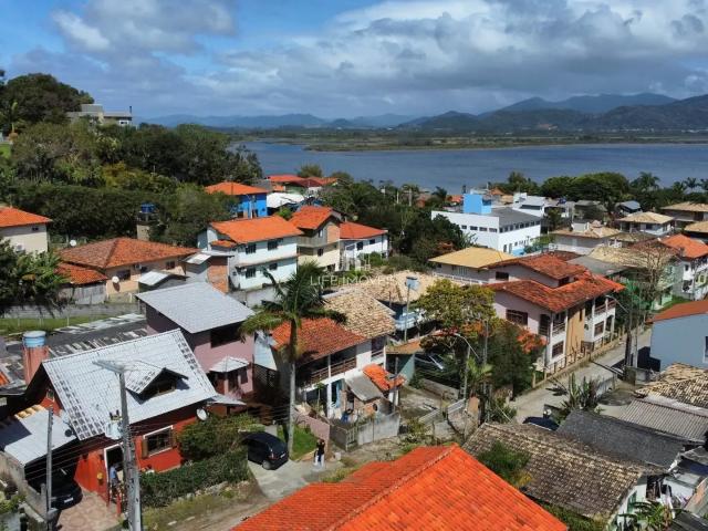 Casa / Sobrado para Locação em Garopaba/SC Praia da Ferrugem 1 Quartos