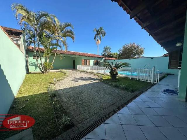 Casa / Sobrado para Locação em Guaratuba/PR Cohapar 5 Quartos
