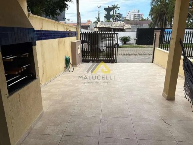 Casa / Sobrado para Locação em Guaratuba/PR Centro 3 Quartos
