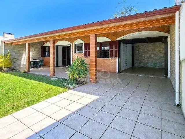 Casa / Sobrado para Locação em Guaratuba/PR Brejatuba 3 Quartos
