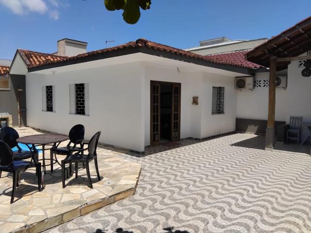 Casa / Sobrado para Locação em Guaratuba/PR Brejatuba 3 Quartos