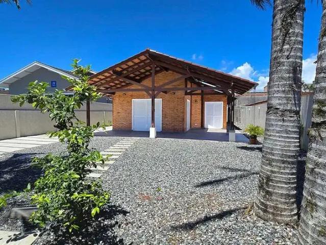 Casa / Sobrado para Locação em Guaratuba/PR Praia Central 3 Quartos