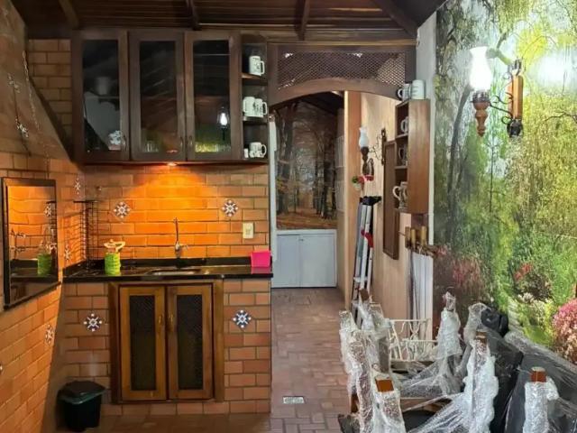 Casa / Sobrado para Locação em Guarapuava/PR Bonsucesso 6 Quartos