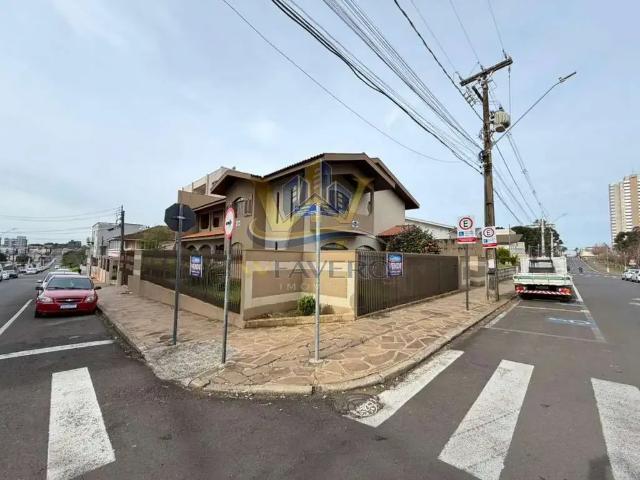 Casa / Sobrado para Locação em Guarapuava/PR Centro 5 Quartos