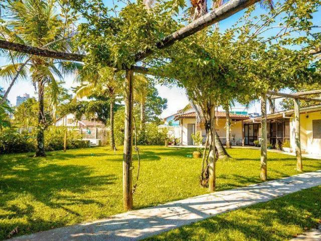 Casa / Sobrado para Locação em Guarujá/SP Enseada 2 Quartos