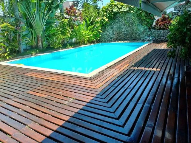Casa / Sobrado para Locação em Guarujá/SP Enseada 5 Quartos