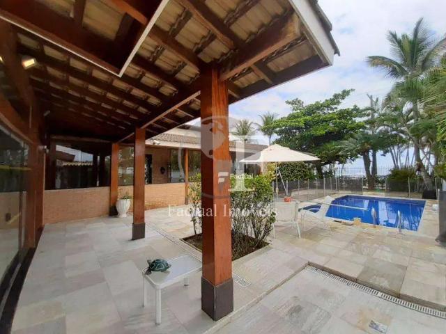 Casa / Sobrado para Locação em Guarujá/SP Enseada 6 Quartos