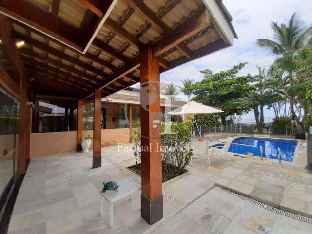 Casa / Sobrado para Locação em Guarujá/SP Enseada 6 Quartos