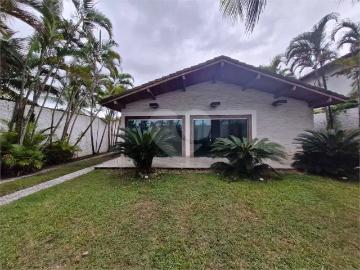 Casa / Sobrado para Locação em Guarujá/SP Jardim Virgínia 3 Quartos