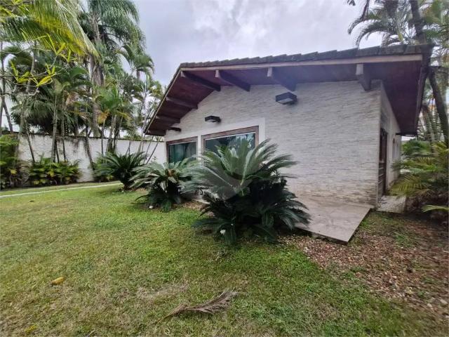 Casa / Sobrado para Locação em Guarujá/SP Jardim Virgínia 3 Quartos