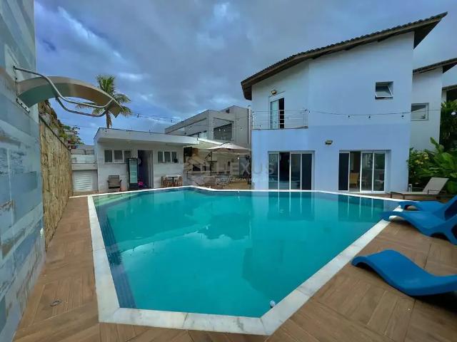 Casa / Sobrado para Locação em Guarujá/SP Jardim Acapulco 4 Quartos