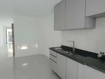 Casa / Sobrado para Locação em Guarujá/SP Jardim Astúrias 2 Quartos