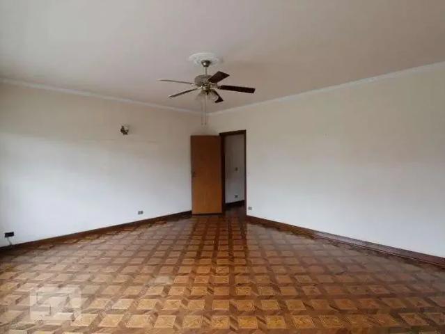 Casa / Sobrado para Locação em Guarulhos/SP Centro 4 Quartos