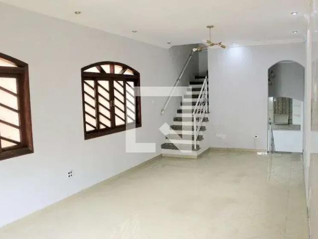 Casa / Sobrado para Locação em Guarulhos/SP Centro 5 Quartos