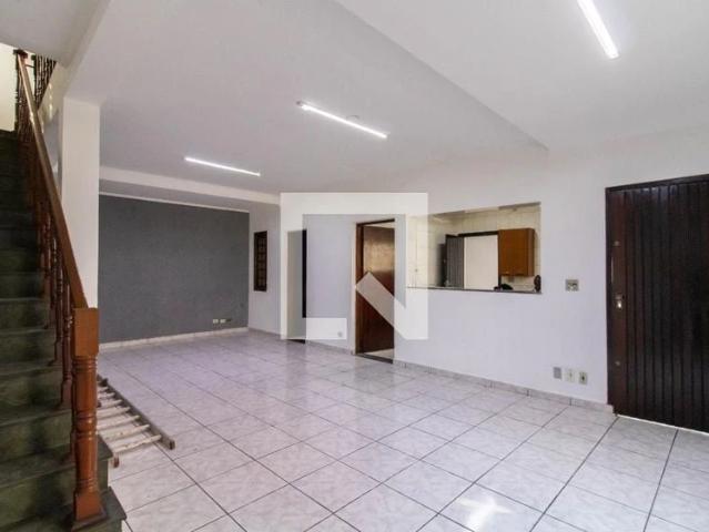 Casa / Sobrado para Locação em Guarulhos/SP Jardim Cocaia 4 Quartos