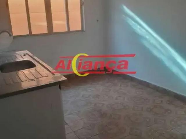 Casa / Sobrado para Locação em Guarulhos/SP Jardim Santa Mena 2 Quartos